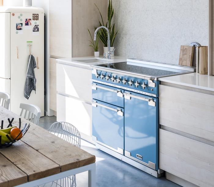 Falcon Elise 90 Induction in China Blue in cream kitchen