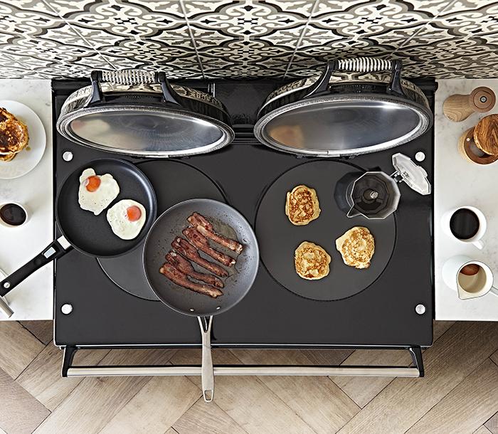 The AGA eR7 twin hotplates