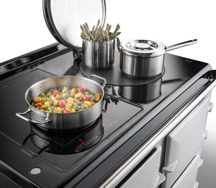 The AGA eR7i induction hob and cast-iron hotplate